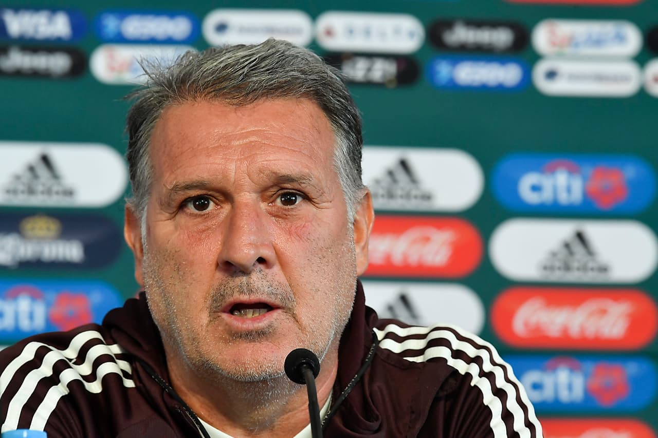 Los gestos del argentino Gerardo Martino como nuevo técnico de México en medio de sus primeros entrenamientos muestran su situación en medio de la ilusión, alegría e incluso la expectativa.