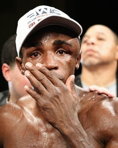 Así terminó Erislandy Lara después de enfrentar a Paul Williams (Foto: Twitter).