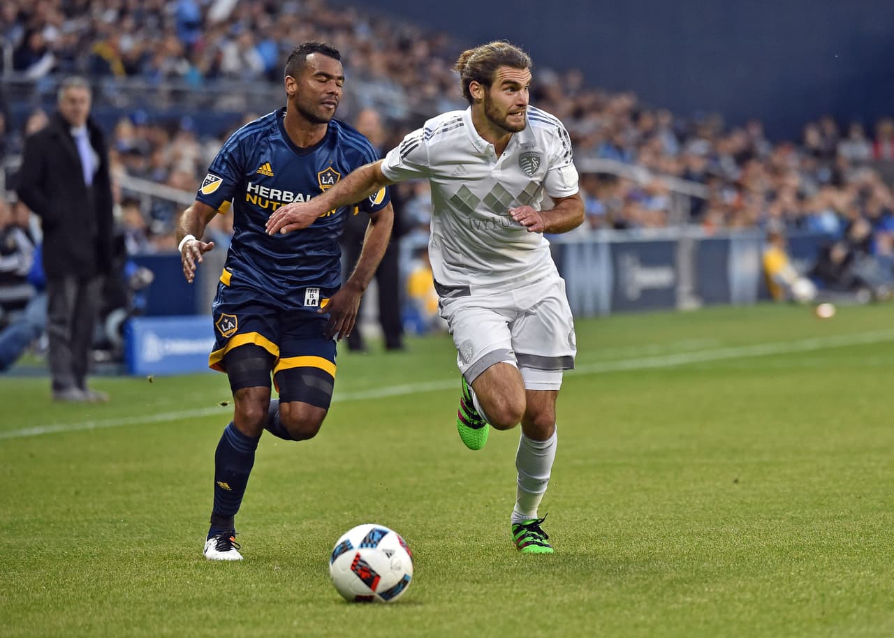GRAHAM ZUSI (DEF) | Sorpresivamente, el mediocampista fue utilizado como lateral derecho en el partido ante LA Galaxy, en el que Sporting KC empató a uno. Y se desempeñó de gran manera, sorprendiendo en los contragolpes.