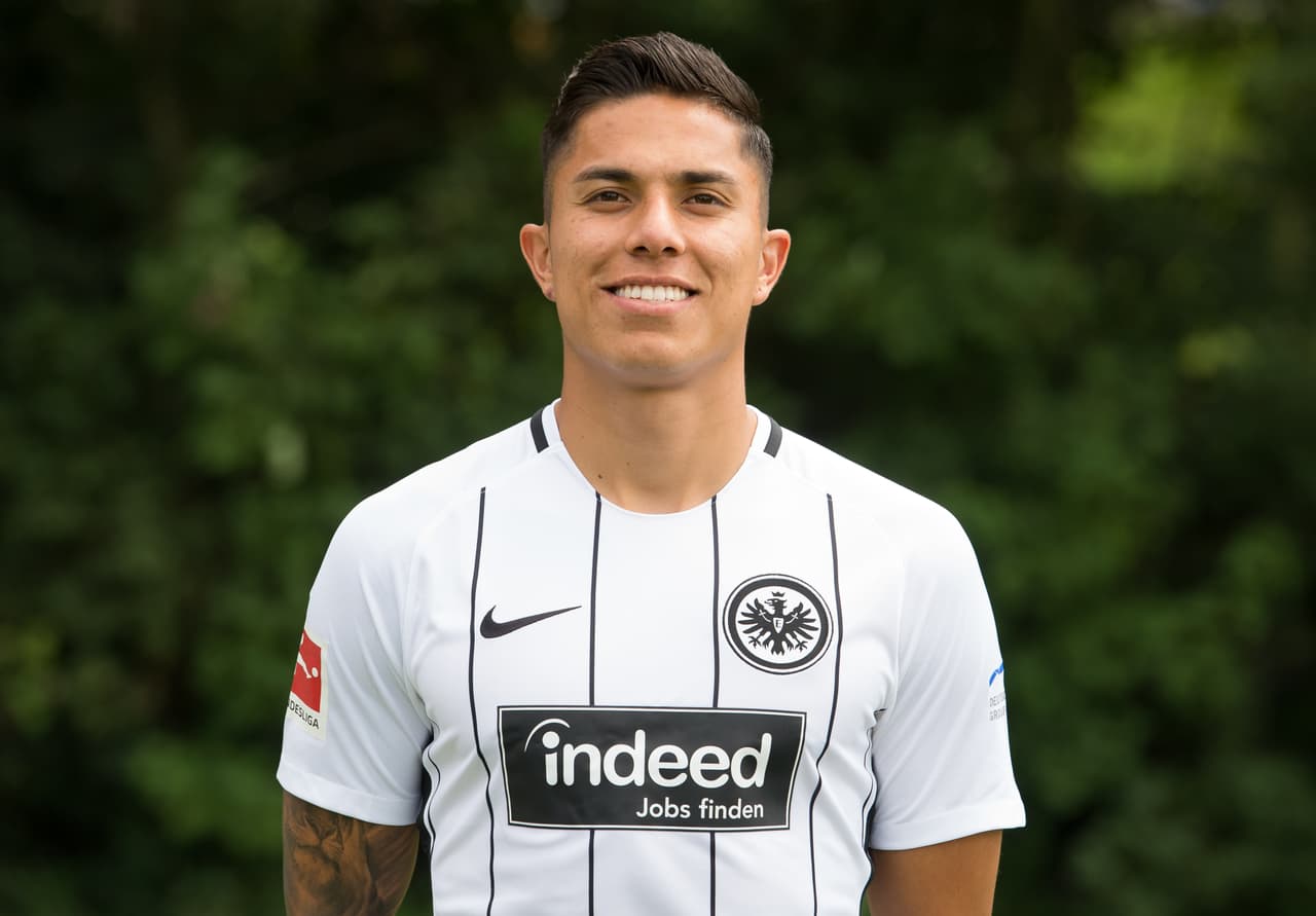 Eintracht Frankfurt Vs. Borussia Dortmund / Sábado 21 de octubre - 9:30 a.m.ET/8:30 a.m.CT/6:30 a.m. PT: luego de sumar un minuto en el pasado juego, el mexicano Carlos Salcedo podría volver a jugar en este compromiso de la Bundesliga. Marco Fabián sigue en recuperación.