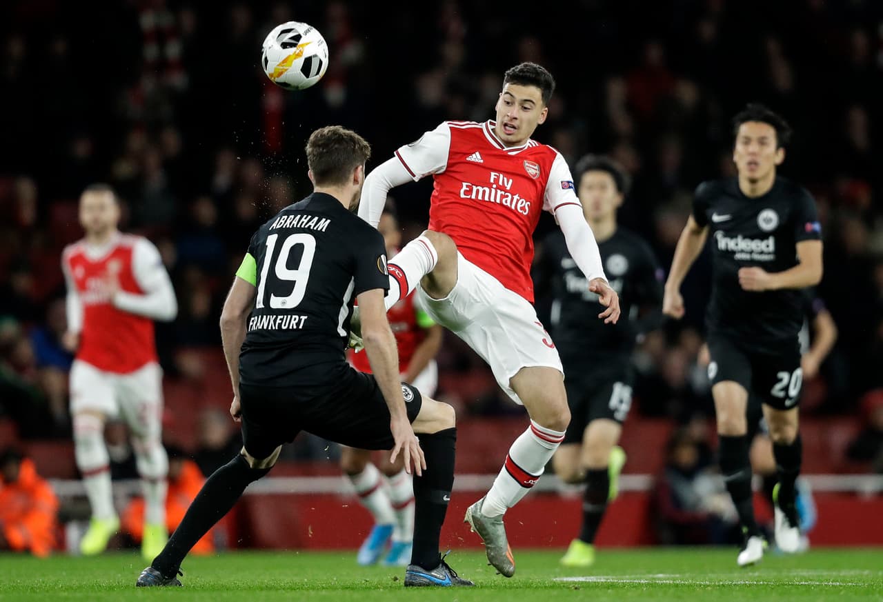 Frankfurt vence con doblete del japonés Daichi Kamada 2-1 al Arsenal en Londres. Unai Emery, director técnico del Arsenal vive momentos difíciles y más tras esta derrota.