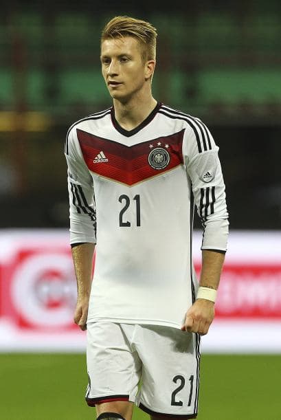 Marco Reus es otro jugador que suena con fuerza desde hace semanas. Se habla incluso de que podría llegar a Manchester junto su compañero del Dortmund Ilkay Gundogan. Ambos jugadores son del agrado de Moyes y la única interferencia es que el Real Madrid también ha mostrado interés en ambos jugadores. Parece que esta será la gran subasta de verano.