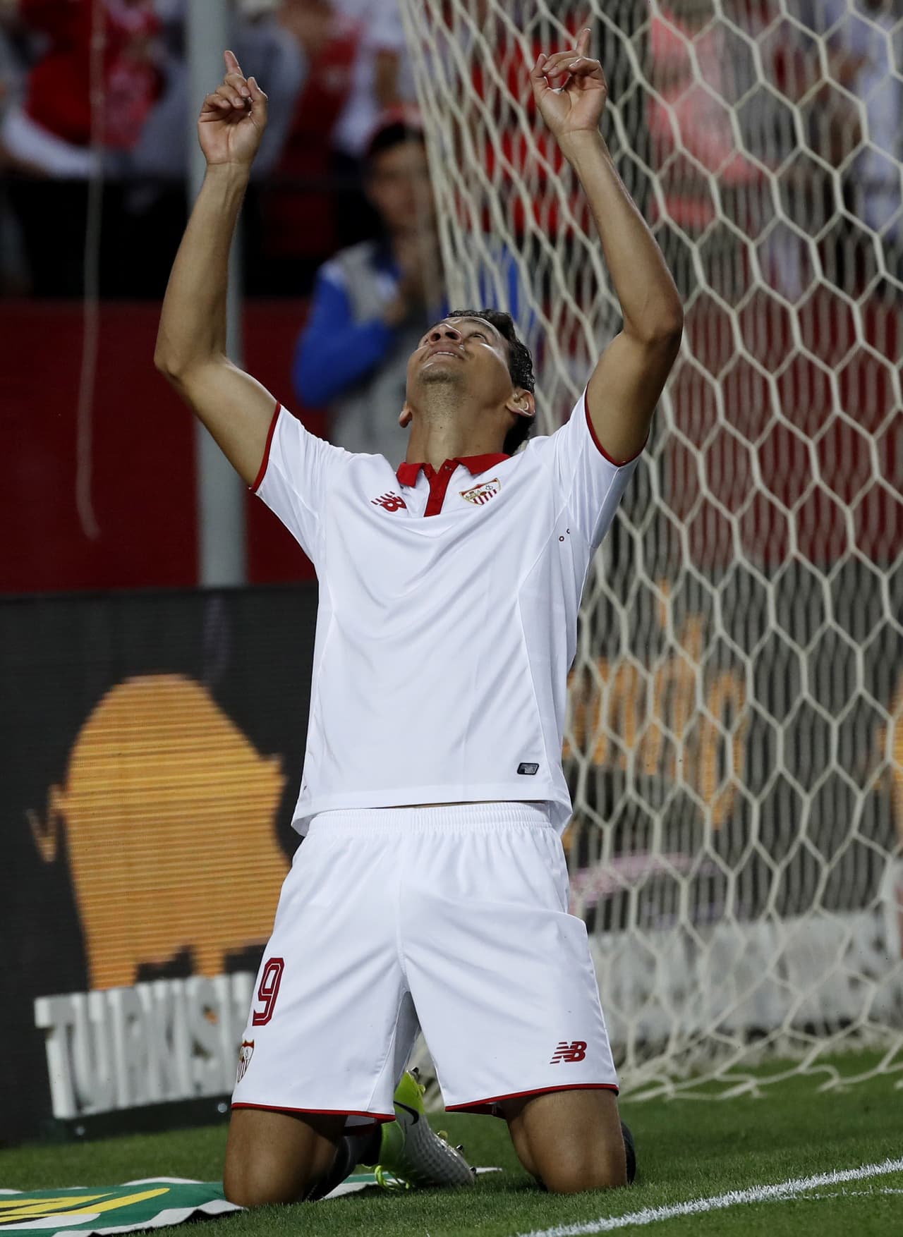 Paulo Henrique Ganso, que regresaba al equipo titular tras 103 días de ausencia, fue el encargado de los goles para el equipo sevillista.