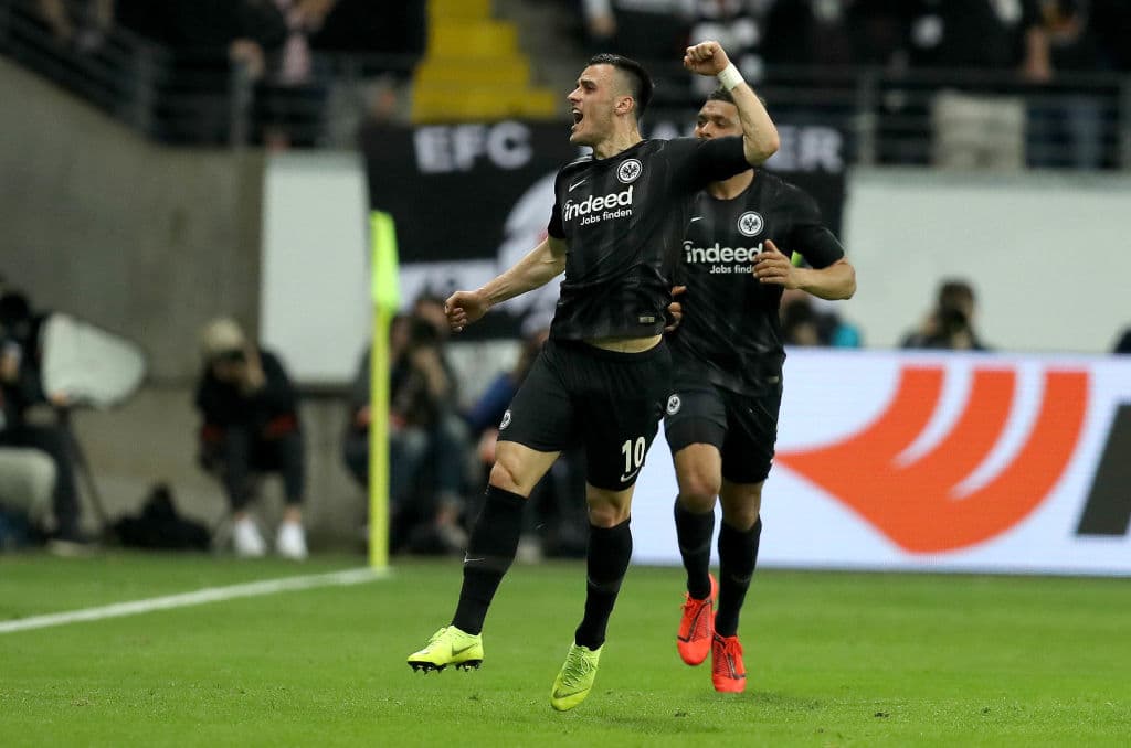 Pero a los 36 minutos el serbio Filip Kostic le daba al Eintracht Frankfurt motivos para ilusionarse al marcar el gol de la esperanza.