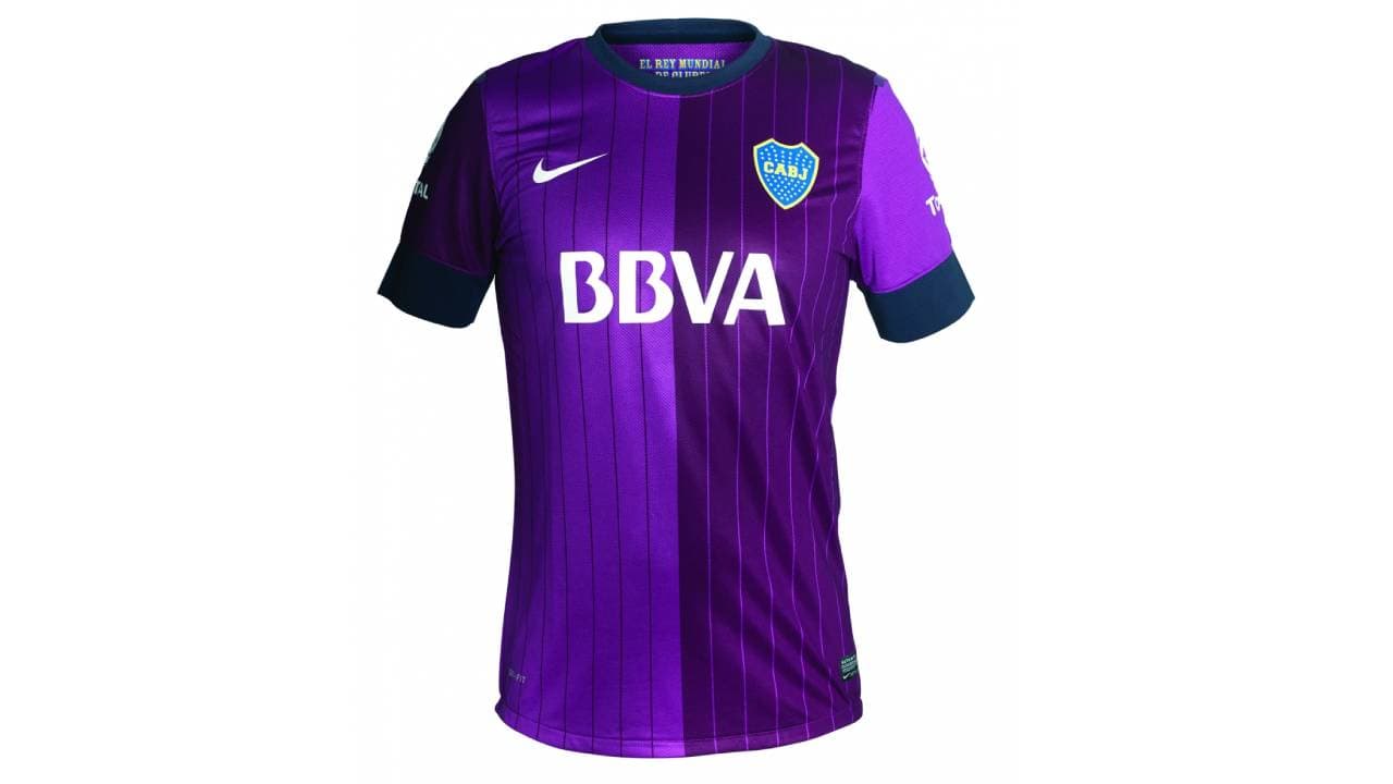 Hace poco la camiseta de Boca Juniors desató mucha polémica por el color perdiendo la identidad del azul y oro.
