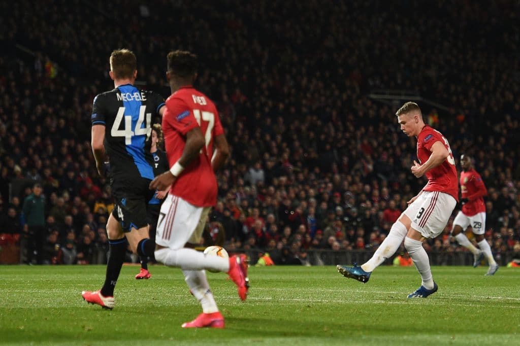 El tercero lo hace Scott McTominay y le pone hielo al partido mientras las gradas de Old Trafford se encienden a todo pulmón.