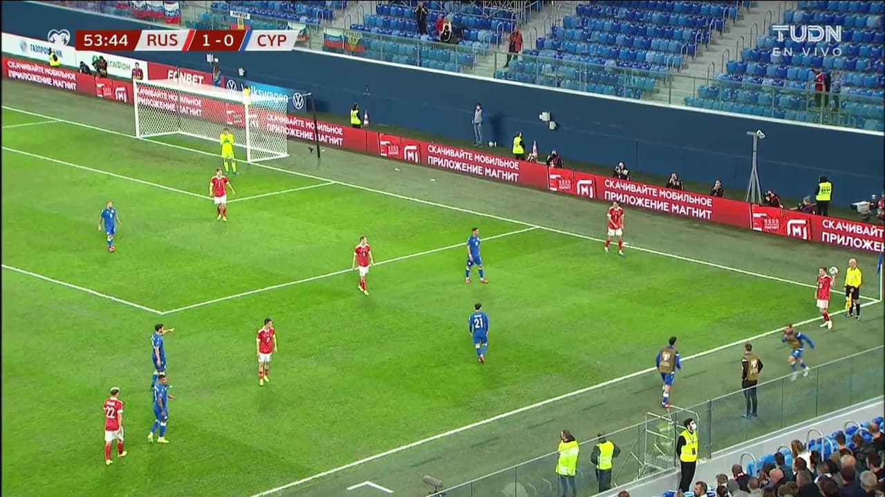 ¡GOL!  anota para Rusia. Fedor Smolov