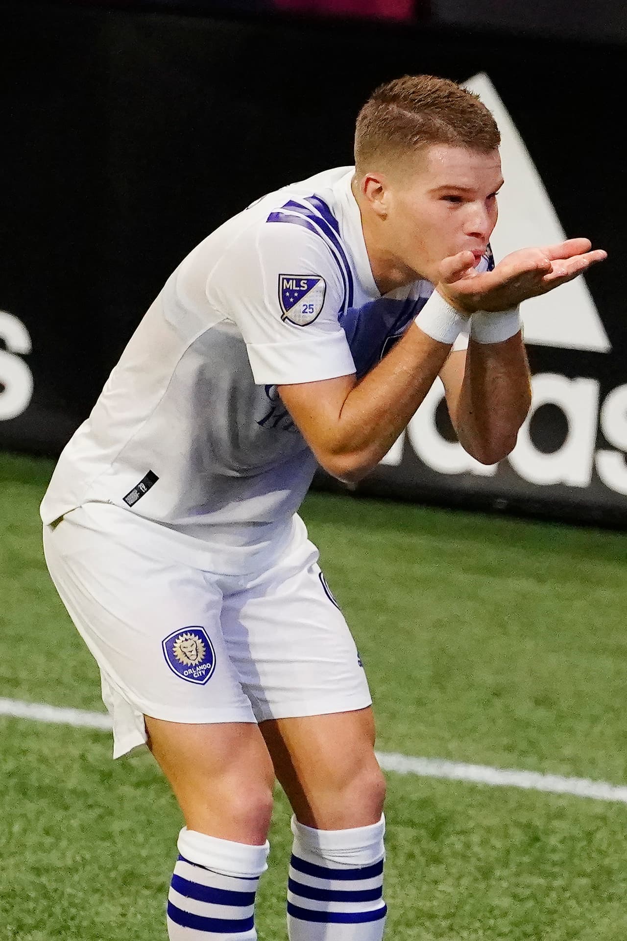 Júnior Urso (13’) abrió el marcador y Christopher Mueller (35’) creció la ventaja para Orlando City. Brooks Lennon (83’) acercó a los locales, pero Nani (86’) apareció para definir el encuentro.