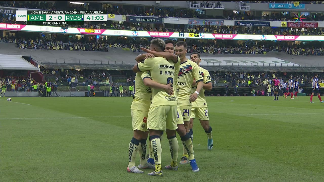 ¡Una pintura! Richard Sánchez la pone pegada al poste para el 2-0