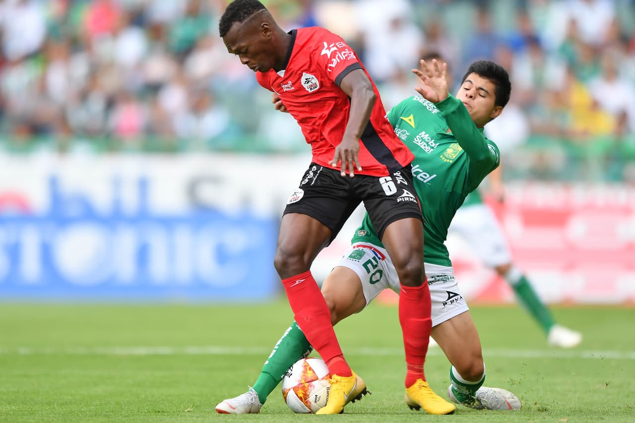 Durante la primera mitad el partido fue intenso pero con pocas ocasiones de peligro.