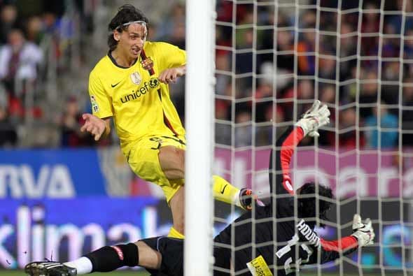 Ibrahimovic, desmarcado, se encontró un rebote y lo empujó a las redes para el 1-0.