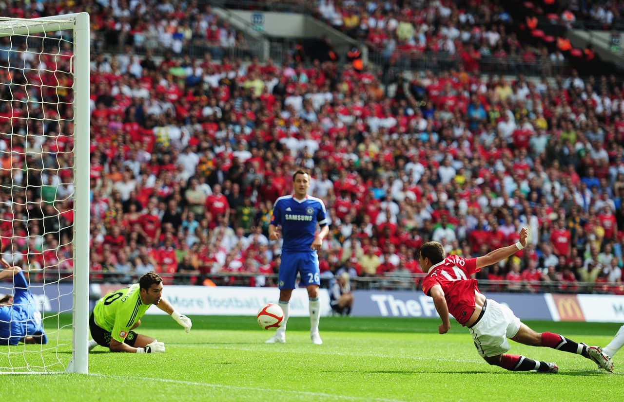 Pero todo comenzó a tomar forma cuando marcó su primer gol oficial en el equipo ante el Chelsea para conseguir la Community Shield.