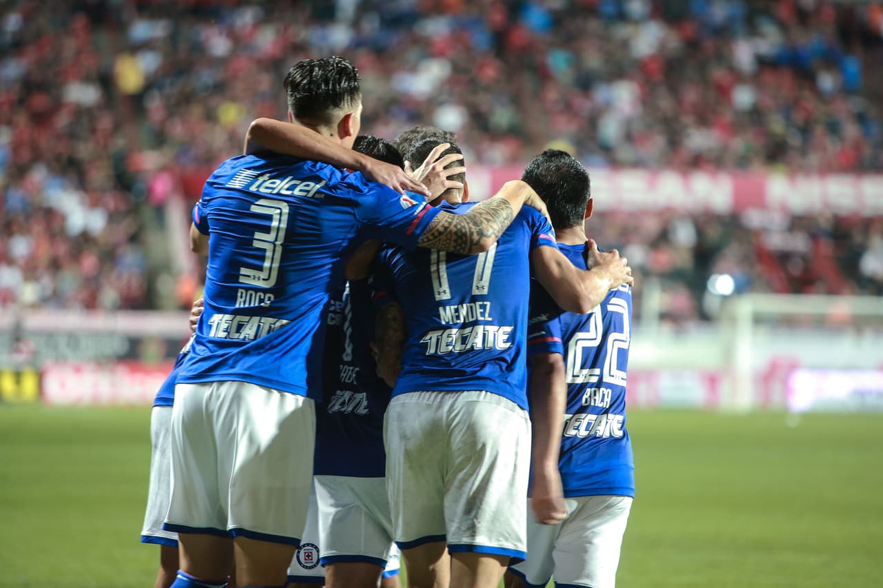 Cruz Azul profanó la frontera de los Xolos y los superó por 2-0.