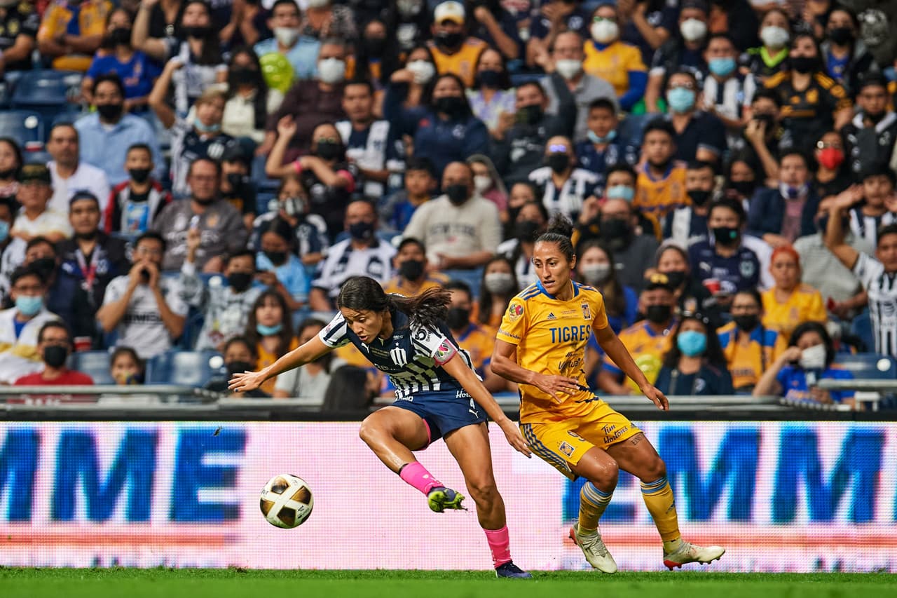 Cuando agonizaba el primer tiempo, otro error en la zaga de Tigres provocó que Lizette Rodríguez de Rayadas anotara el 2-1.