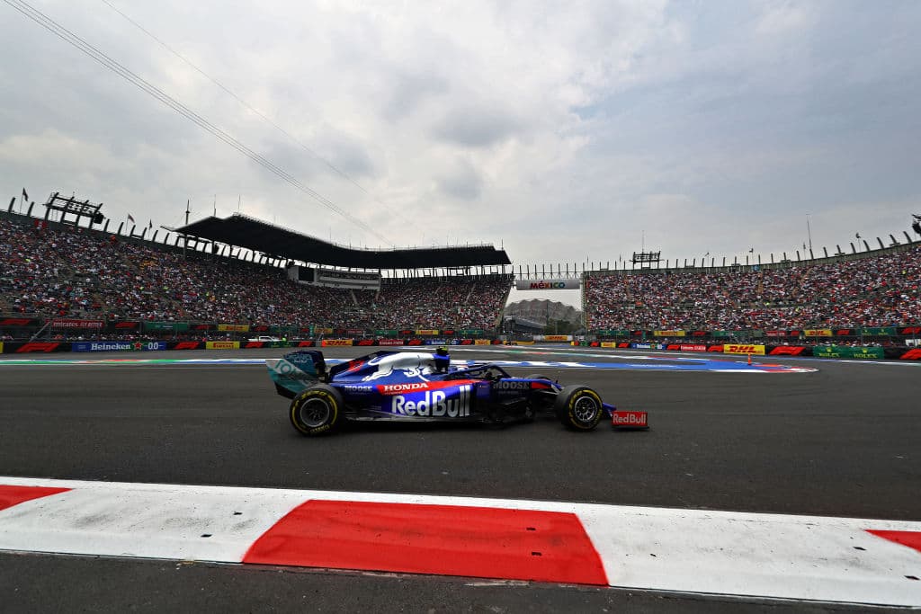 Max Verstappen saldará el domigo en la primera posición y por detrás vendrá Ferrari con Leclerc en la segunda posición y Vettel en la tercera.