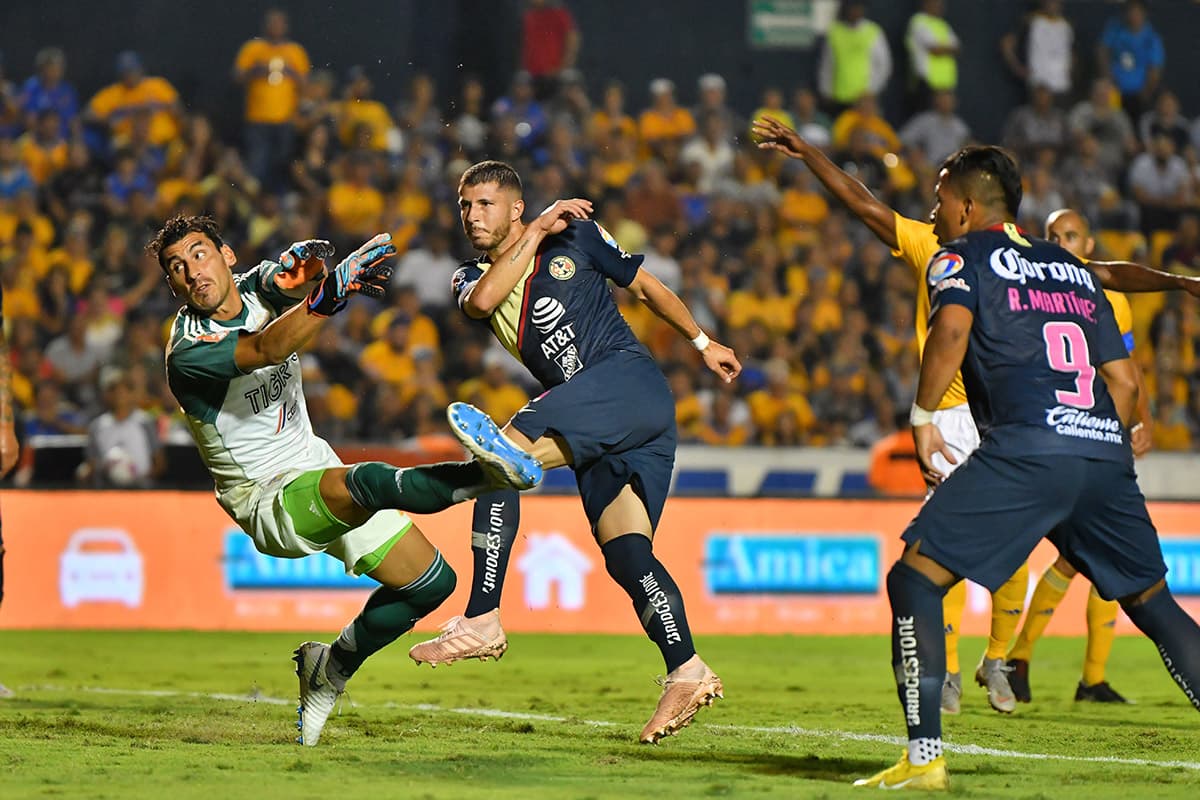 El gol del triunfo para el América lo anotó Guido Rodríguez (centro) al minuto 57' con el remate dentro del área luego de un tiro de esquina.