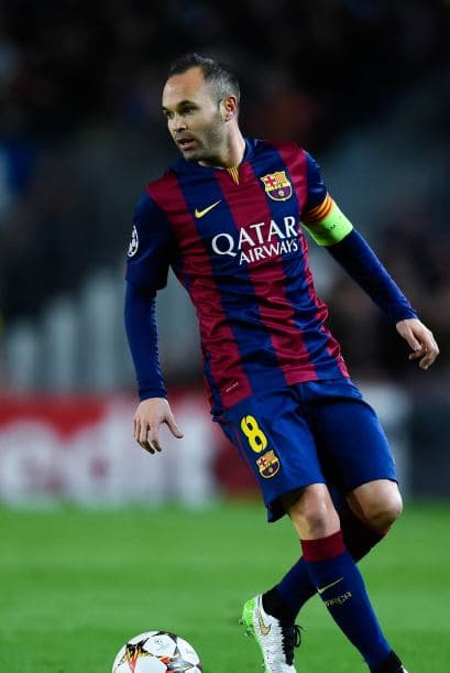8 ANDRÉS INIESTA El cerebro del Barcelona de Luis Enrique. Iniesta se ganó el gafete de capitán por su manera de comandar el mediocampo de un equipo plagado de estrellas pese a su introvertida personalidad. ‘Don Andrés’ solo se perdió dos juegos en la Champions. La visita a Ajax y APOEL en la ronda de grupos. A partir de ahí solo rotó con Xavi en la eliminatoria contra el PSG. No ha convertido gol pero coopera con cuatro asistencias, la última justamente ante el club galo.