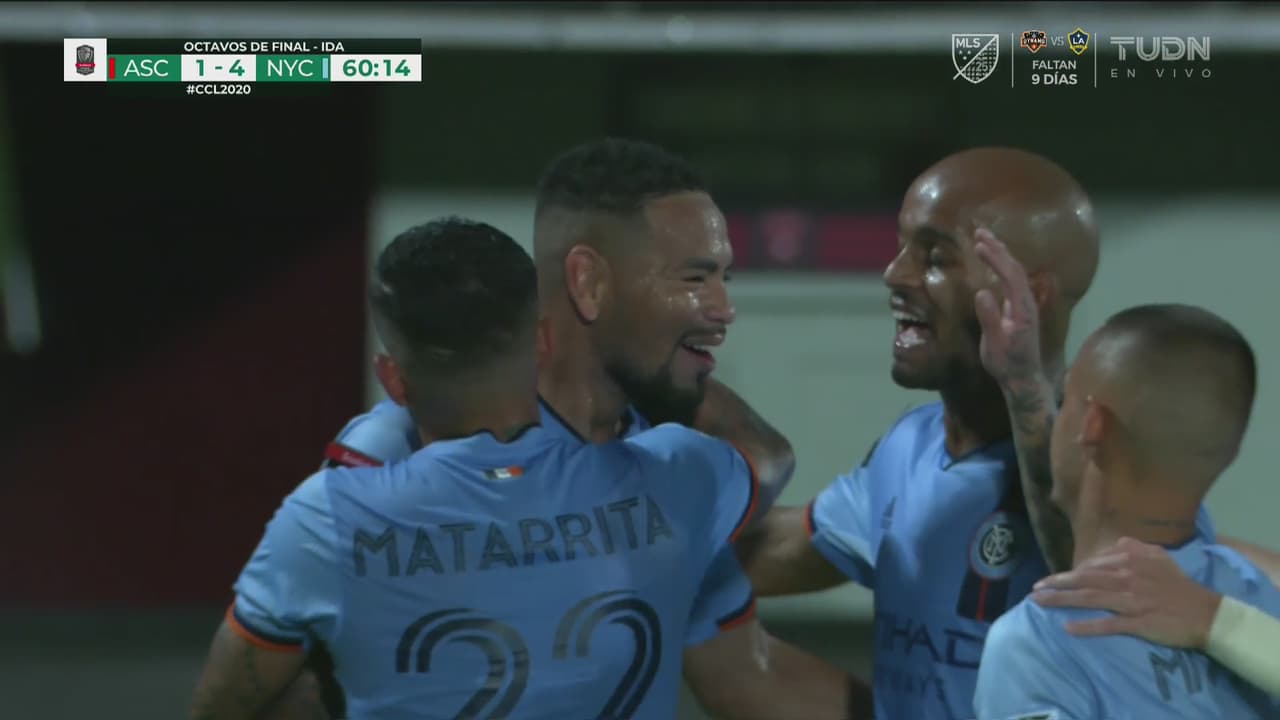 ¡Hasta con la rodilla! Alexander Callens se anticipa a la marca y anota el 1-4