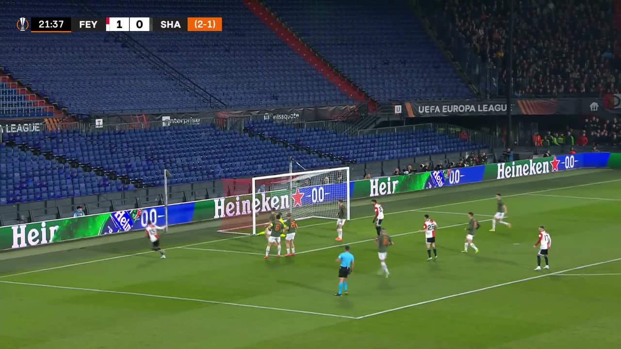 ¡TIRO ATAJADO! disparo por Marcos López.