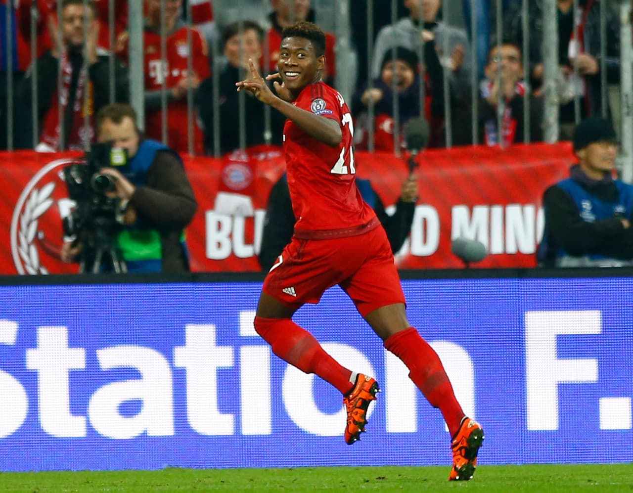 Es el jugador austriaco que más veces ha levantado el título al mejor futbolista del año de Austria.