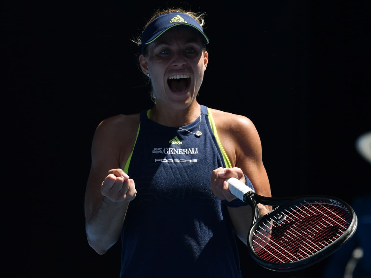 La alemana Angelique Kerber alcanzó los cuartos de final al eliminar a la taiwanesa Su-Wei Hsieh, verdugo de la española Garbiñe Muguruza en segunda ronda. Se impuso por 4-6, 7-5 y 6-2.