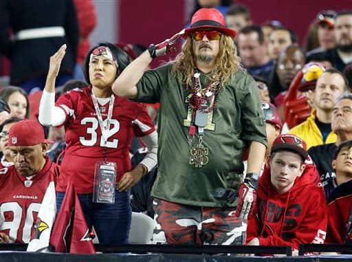 Lluvia, sol. frío, no importa el clima los fans ponen el calor para animar a su equipo.