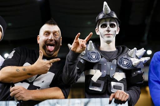 Lluvia, sol. frío, no importa el clima los fans ponen el calor para animar a su equipo.