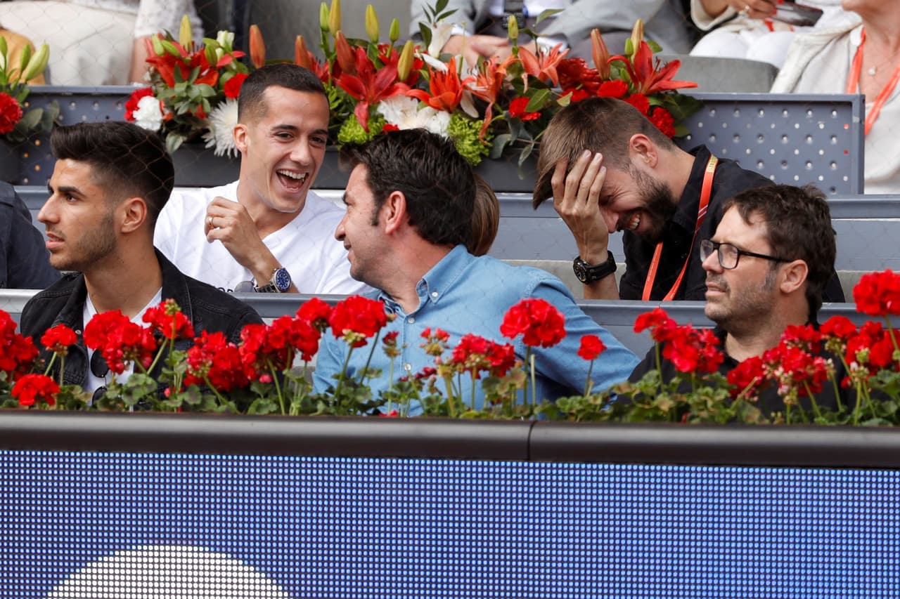 Incluso, por momentos el partido pasó a un segundo plano en medio de este marco.