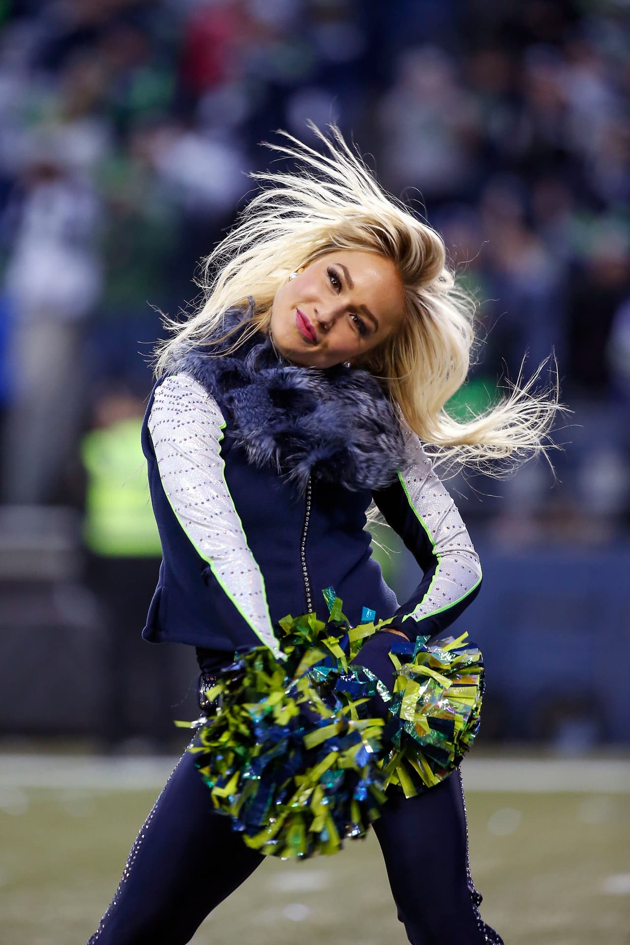 Con el frío las hermosas cheerleaders de la NFL lucen bellísimas enfundadas en lindos pantalones que resaltan su figura, ¡chécalas!