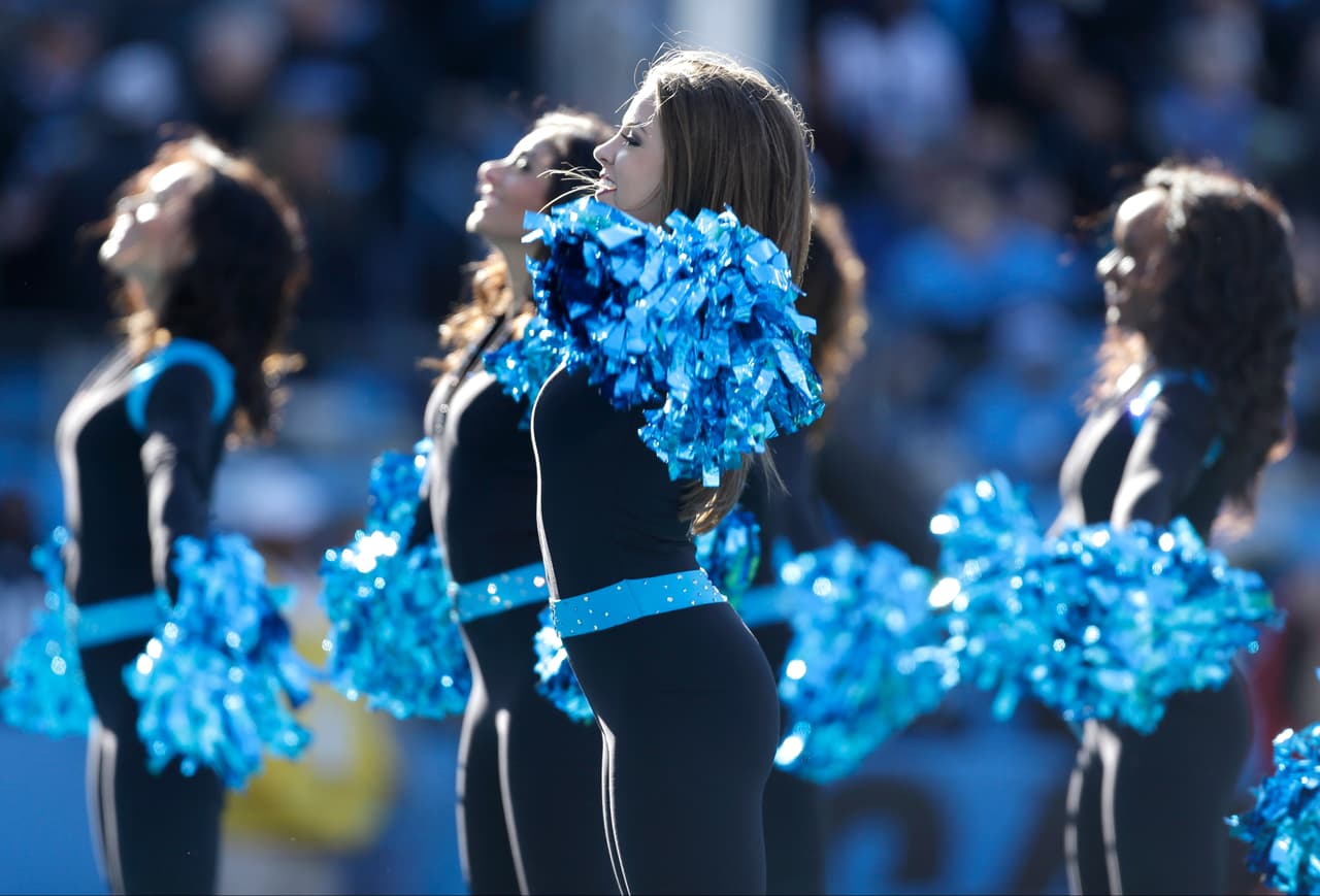 Con el frío las hermosas cheerleaders de la NFL lucen bellísimas enfundadas en lindos pantalones que resaltan su figura, ¡chécalas!