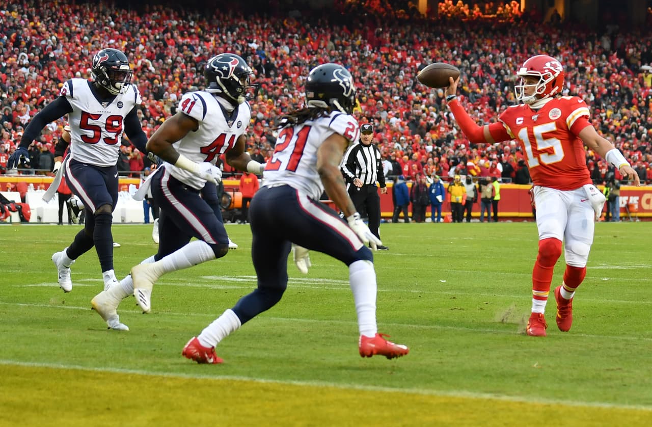 Kansas City regresa de un 0-24 en el primer cuarto y destroza a los Texans con un Mahomes imparble. con 5 touchdowns.
