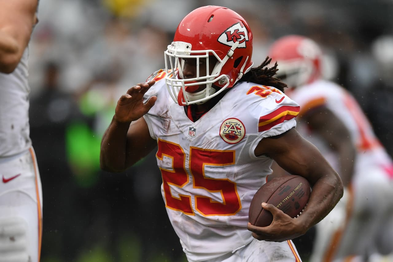 OAKLAND, CA - OCTOBER 16: Jamaal Charles #25 of the Kansas City Chiefs rushes for a four-yard touchdown against the Oakland Raiders during their NFL game at Oakland-Alameda County Coliseum on October 16, 2016 in Oakland, California. (Photo by Thearon W. Henderson/Getty Images)