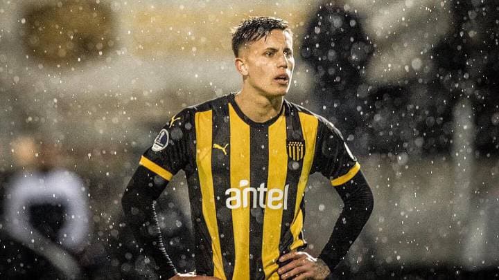 El uruguayo tiene 19 años y se desempeña como extremo por ambas bandas. Destaca por su velocidad y regate.