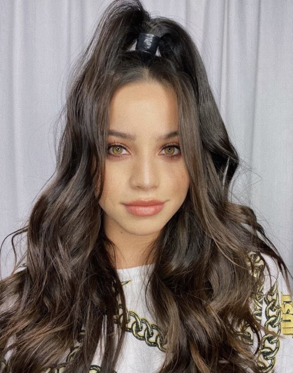 Lo curioso es que el coro de la canción dice: ‘Ya no salgo a cazar cuando hay luna llena'. 'Dile a todas esas chicas tontas que soy tu bebé'.