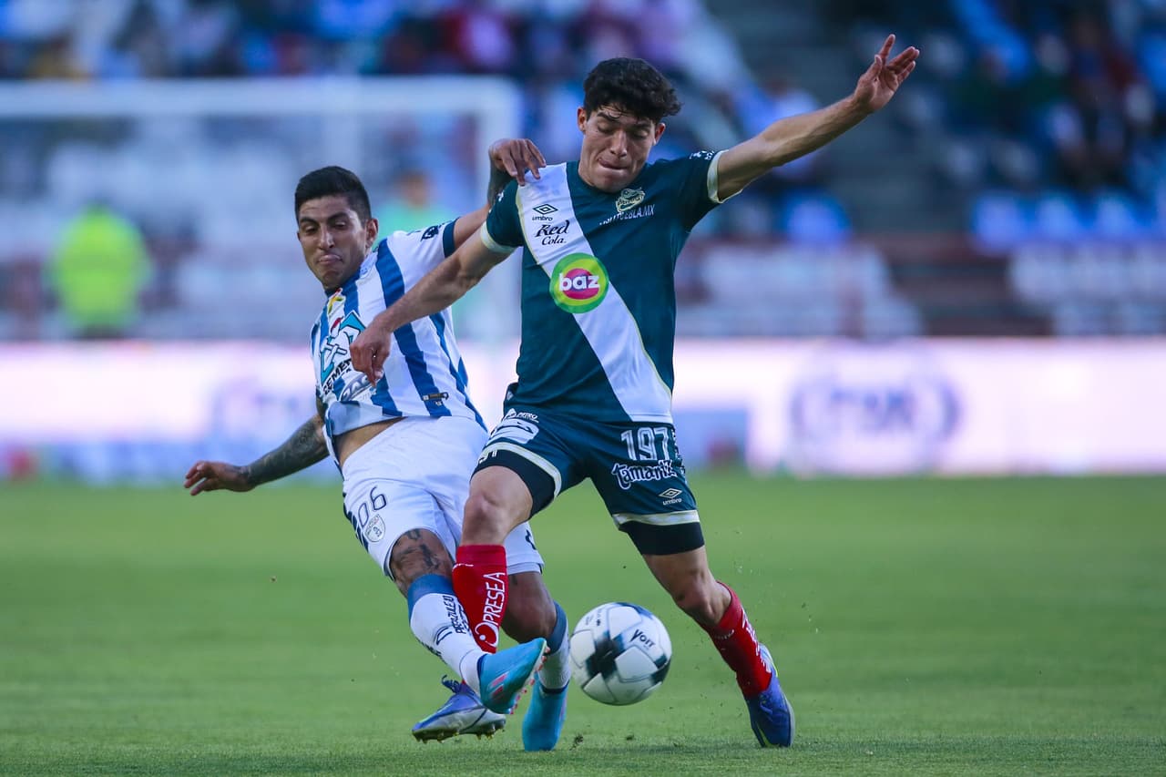 Pachuca derrotó a Puebla en casa en la Jornada 15 de Liga MX, pese a la expulsión de Óscar Murillo, para adueñarse de la cima del torneo y posiblemente llegar a la Liguilla como el superlíder.
