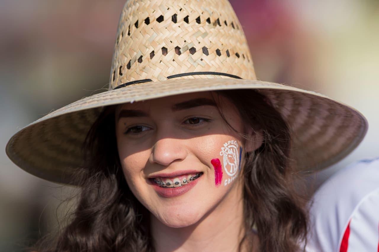 El Clásico Nacional entre las Chivas de Guadalajara y las Águilas del América en el Clausura 2018 de la Liga MX da muestras del colorido, respeto y buen ambiente entre dos rivales tradicionales en el fútbol mexicano.