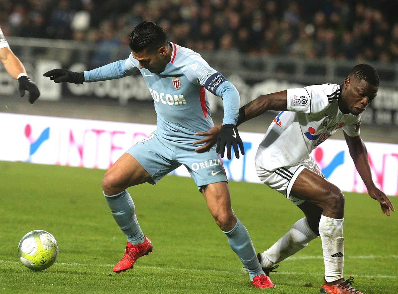 Luego de tres partidos de baja, por una lesión muscular, el colombiano Falcao García fue titular con el A.S. Mónaco. Sin embargo, no marcó gol ya que la anotación de su equipo la puso Stevan Jovetic y para el Amiens lo hizo Serge Gakpé.