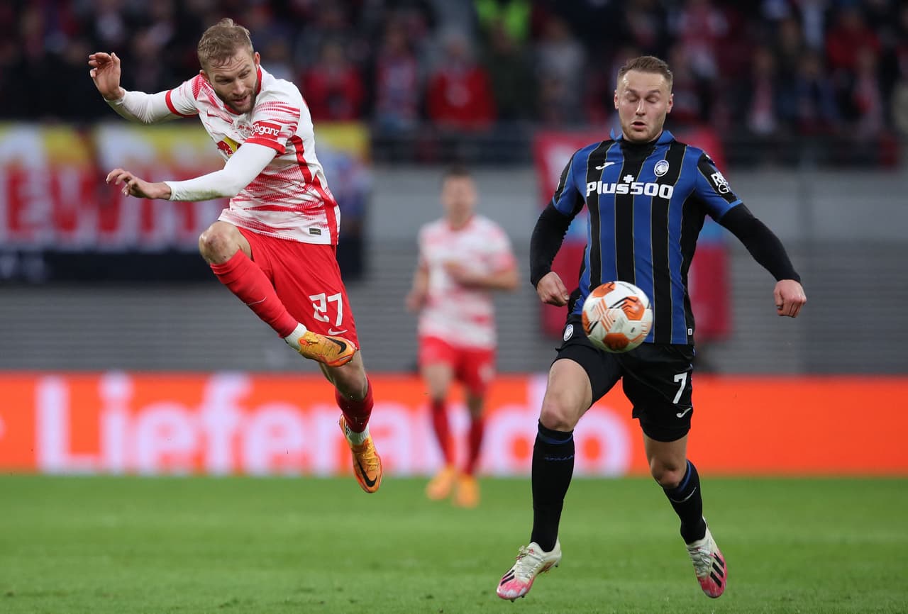 El Red Bull no tardaba en responder y comenzó a tener llegadas al arco rival.