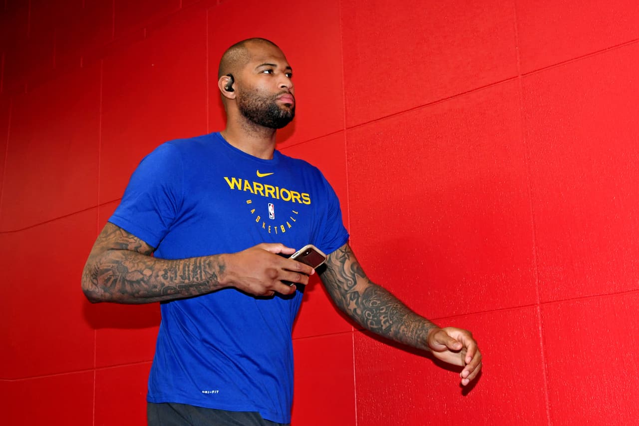 Los aficionados de los Raptors le dieron un toque muy especial a la previa del Juego 2 de las Finales de la NBA dentro y fuera de la Scotiabank Arena. Y dentro del recinto, los jugadores tanto de Toronto como de Golden State afinaban detalles con los calentamientos para estar listos a la hora del Tip-Off.