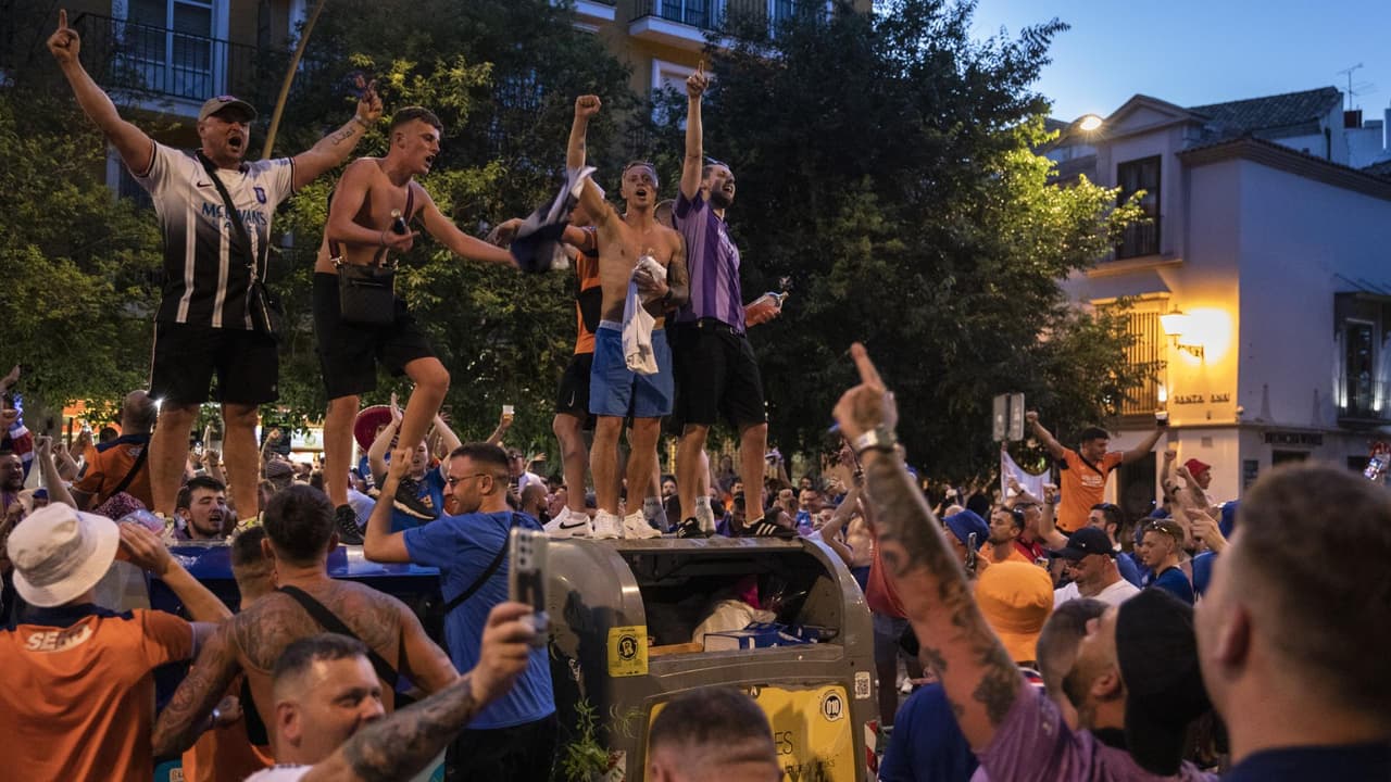 Agreden fans del Frankfurt a aficionados del Rangers en Sevilla