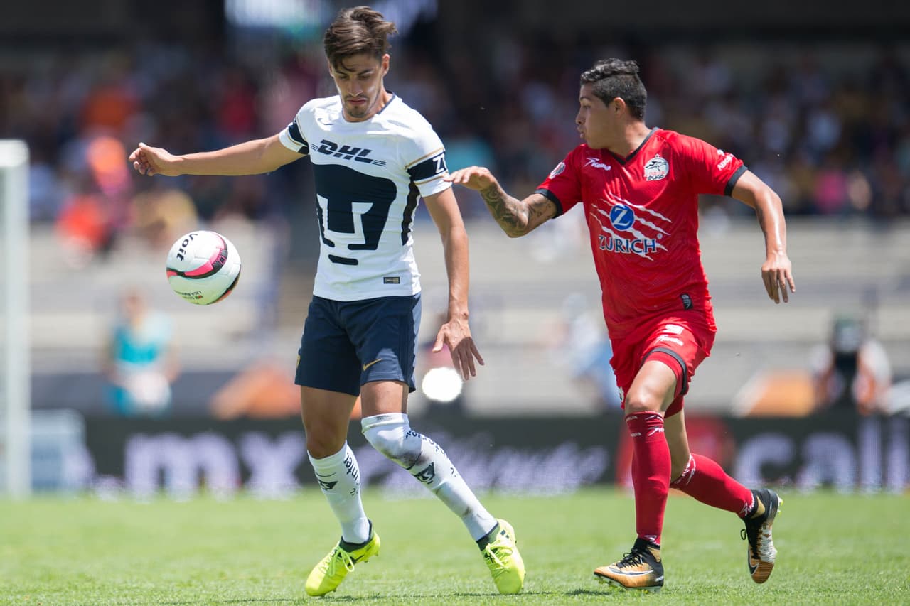 El lateral José Carlos Van Rankin fue el encargado de contener los ataques de Lobos por su banda derecha.