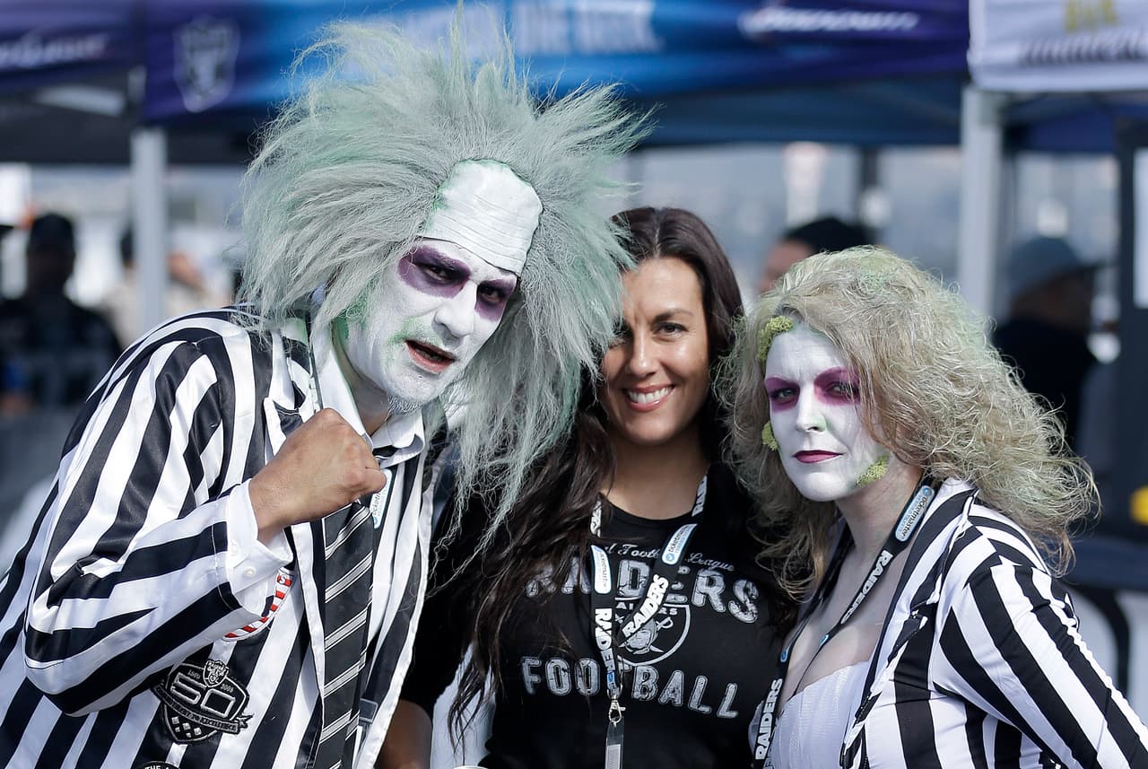 Pasión, locuras y disfraces, los fans de la NFL en la Semana 8.