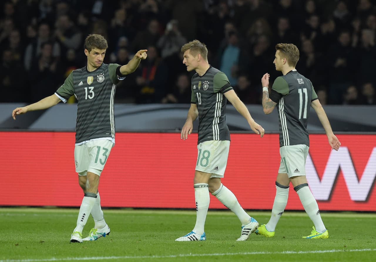 De los varios frentes en Europa sobresalió el clásico que se vivió en tierras teutonas donde Inglaterra brilló, especialmente tras el descanso, dejando en evidencia el mal momento que vive la ‘Mannschaft’, que terminó abucheada por su gente.