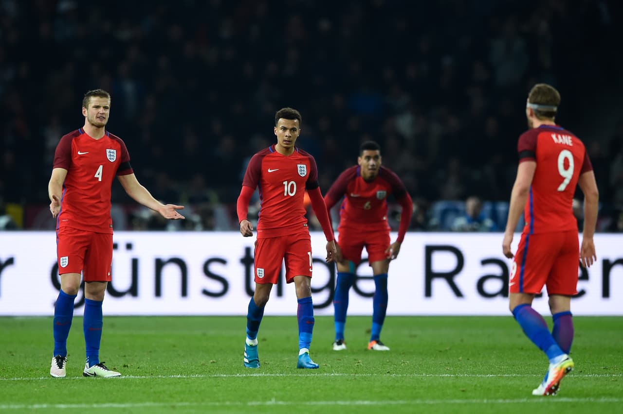 De los varios frentes en Europa sobresalió el clásico que se vivió en tierras teutonas donde Inglaterra brilló, especialmente tras el descanso, dejando en evidencia el mal momento que vive la ‘Mannschaft’, que terminó abucheada por su gente.