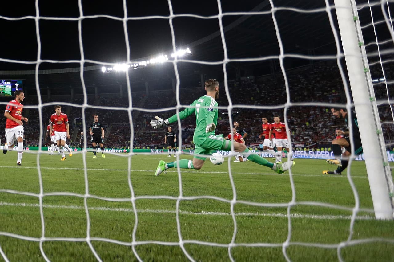 De Gea incluso se enfrentó a Real Madrid en la pasada Supercopa de Europa, donde vio como el club español se coronó campeón.