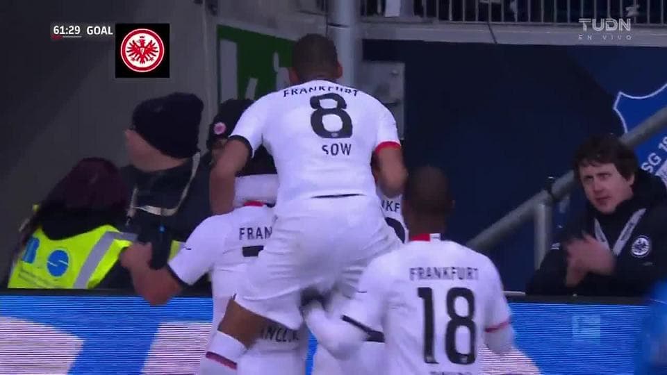 ¡GOOOL! Timothy Chandler anota para Eintracht Frankfurt