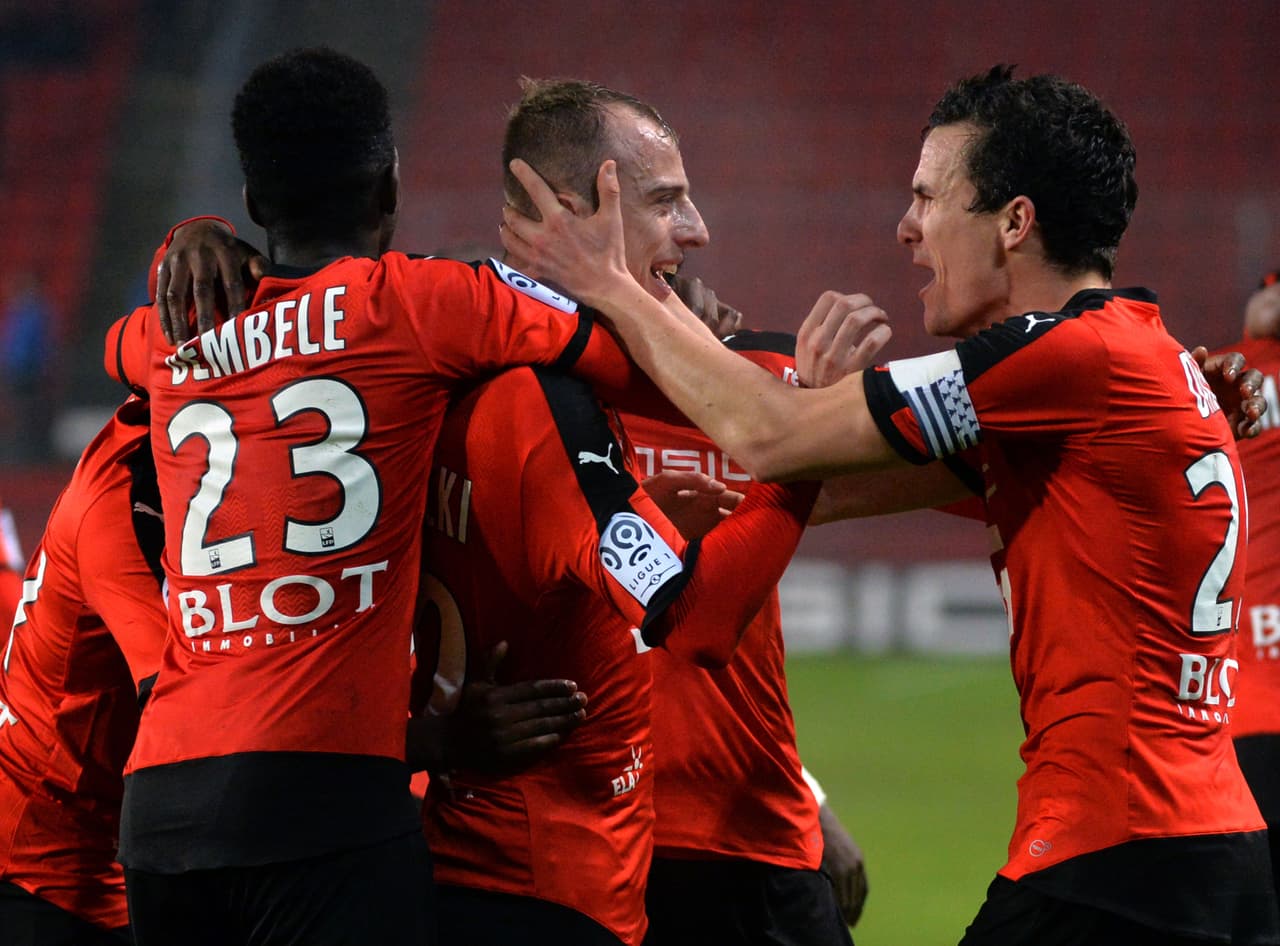 El Stade Rennais gana con autogol de último minuto en debut de Courbis 