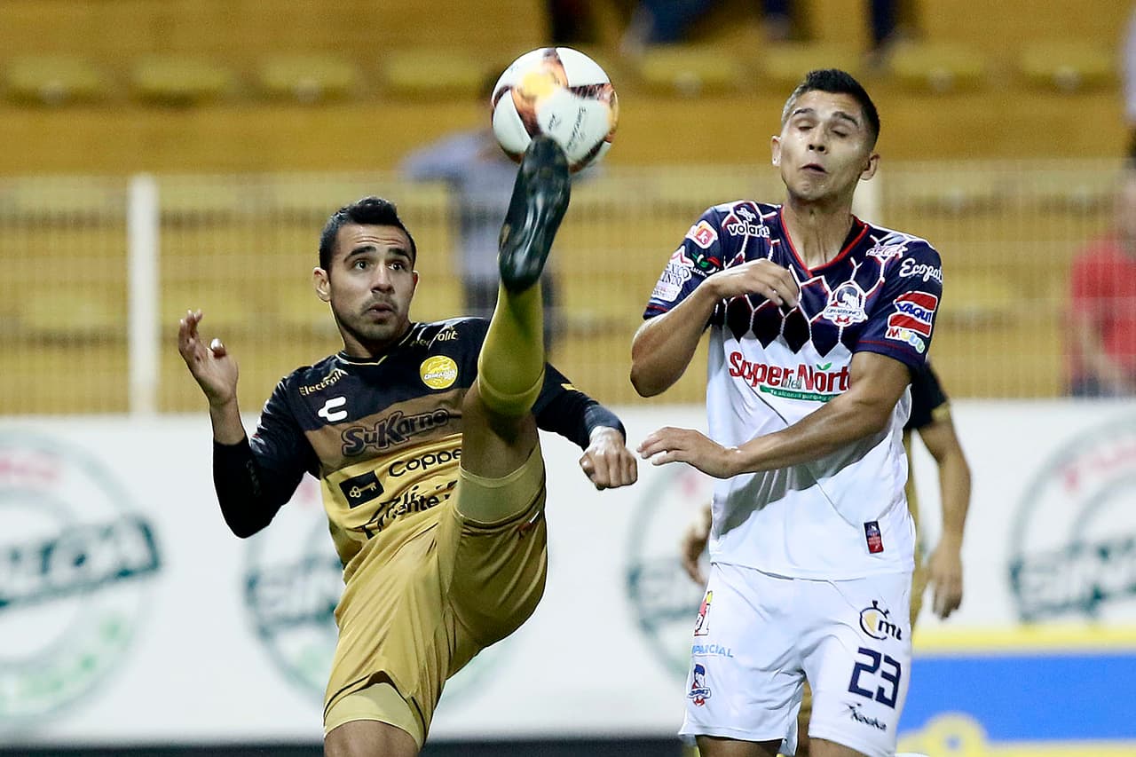 Jesús Escoboza y Salvador Reyes durante el juego de ida de los Cuartos de Final del torneo Clausura 2019 del Ascenso MX, en el Estadio Banorte.