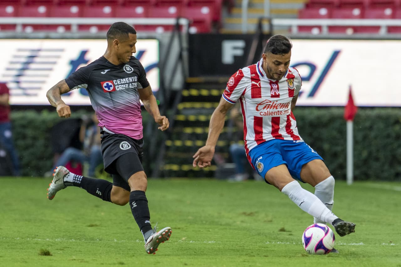 Con goles del Cabecita Rodríguez al 41 y al 90+2, Cruz azul se lleva los tres puntos en su visita a Chivas y el uruguayo llega a 12 goles en el torneo.