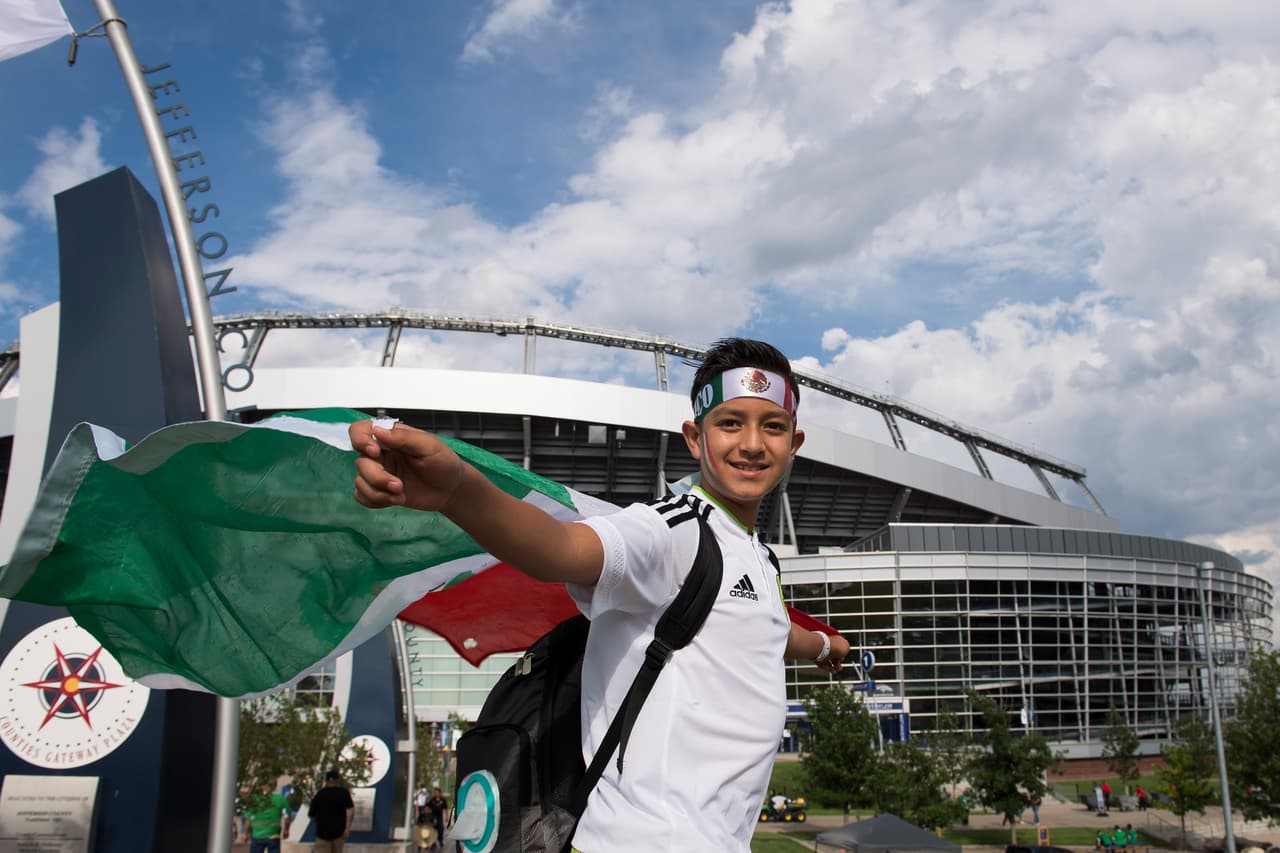 La bandera mexicana es el mejor atuendo para vestirse en esta fiesta.